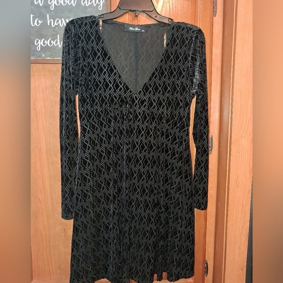Anna Grace Dresses & Skirts - Anna Grace Semi-Sheer Black Velvet Long Sleeve Geometric Dress In A Medium. EUC